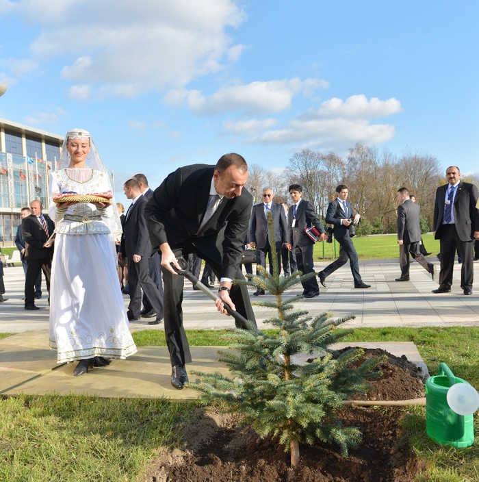 Prezident İlham Əliyev: Azərbaycan MDB ölkələri arasında mehriban qonşuluq münasibətlərinin möhkəmlənməsinə töhfə verəcək (FOTO)