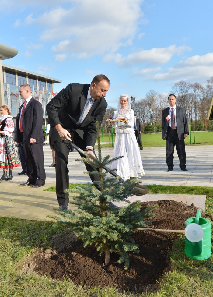 Prezident İlham Əliyev: Azərbaycan MDB ölkələri arasında mehriban qonşuluq münasibətlərinin möhkəmlənməsinə töhfə verəcək (FOTO)