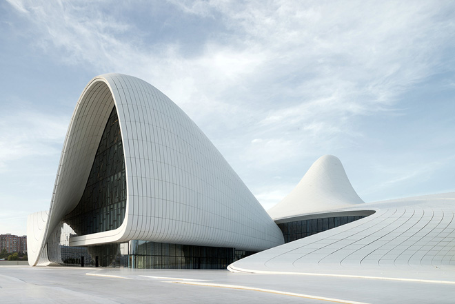 Zaha Hadid Heydər Əliyev Mərkəzinin binasının dizaynına görə nüfuzlu mükafata layiq görülüb