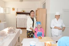 Leyla Əliyeva Sabunçu və Abşeron rayonlarında fəaliyyət göstərən internat evlərində olub (FOTO)