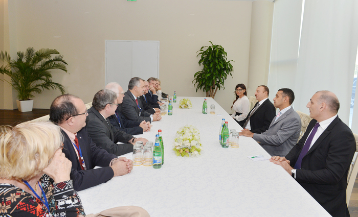 Prezident İlham Əliyev və xanımı Fransa parlamentinin nümayəndə heyəti ilə görüşüblər (FOTO)