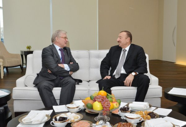İlham Əliyev AŞ PA-nın sabiq prezidenti Rene Van der Lindeni qəbul edib