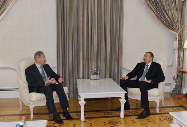 İlham Əliyev Rumıniyanın keçmiş Prezidenti Emil Konstantineskunu qəbul edib