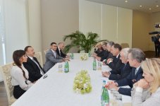 Prezident İlham Əliyev və xanımı Fransa parlamentinin nümayəndə heyəti ilə görüşüblər (FOTO)