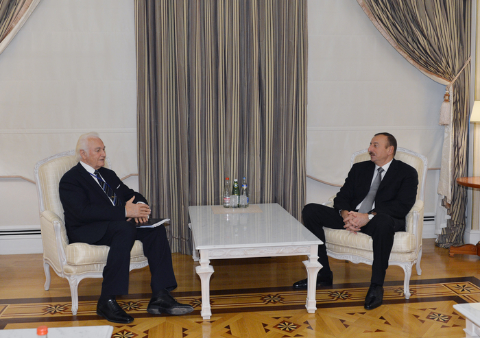 İlham Əliyev Estoniyanın keçmiş Prezidenti Arnold Rüüteli qəbul edib