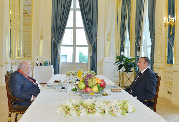 İlham Əliyev və Süleyman Dəmirəl birgə nahar ediblər