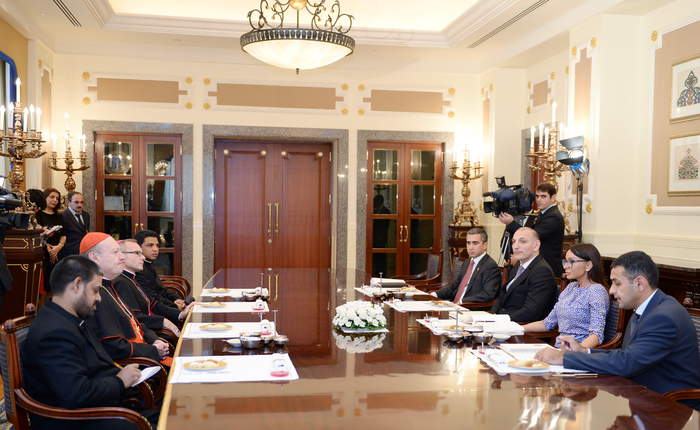 Mehriban Əliyeva Vatikan Dövlətinin mədəniyyət üzrə pontifik şurasının prezidenti kardinal Canfranko Ravazi ilə görüşüb (FOTO)