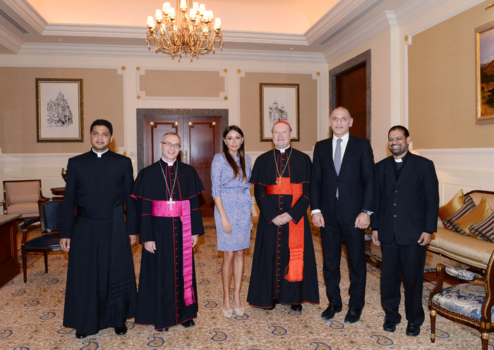 Mehriban Əliyeva Vatikan Dövlətinin mədəniyyət üzrə pontifik şurasının prezidenti kardinal Canfranko Ravazi ilə görüşüb (FOTO)