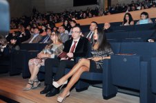 Leyla Əliyeva Heydər Əliyev Mərkəzində italyan bəstəkar Umberto Cordanonun "Sibir" operasına tamaşa edib (FOTO)