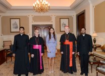 Mehriban Əliyeva Vatikan Dövlətinin mədəniyyət üzrə pontifik şurasının prezidenti kardinal Canfranko Ravazi ilə görüşüb (FOTO)
