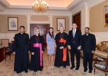 Mehriban Əliyeva Vatikan Dövlətinin mədəniyyət üzrə pontifik şurasının prezidenti kardinal Canfranko Ravazi ilə görüşüb (FOTO)