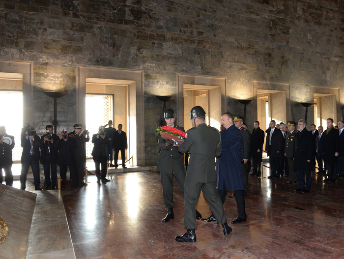 Azərbaycan Prezidenti İlham Əliyev Anıtqəbiri ziyarət edib (FOTO)