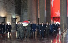 Azərbaycan Prezidenti İlham Əliyev Anıtqəbiri ziyarət edib (FOTO)