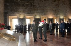 Azərbaycan Prezidenti İlham Əliyev Anıtqəbiri ziyarət edib (FOTO)