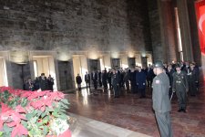 Azərbaycan Prezidenti İlham Əliyev Anıtqəbiri ziyarət edib (FOTO)