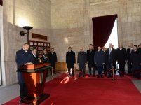 Azərbaycan Prezidenti İlham Əliyev Anıtqəbiri ziyarət edib (FOTO)