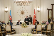 Azərbaycan Prezidenti və xanımının şərəfinə rəsmi nahar verilib (FOTO)