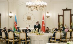 Azərbaycan Prezidenti və xanımının şərəfinə rəsmi nahar verilib (FOTO)