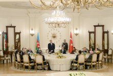 Azərbaycan Prezidenti və xanımının şərəfinə rəsmi nahar verilib (FOTO)
