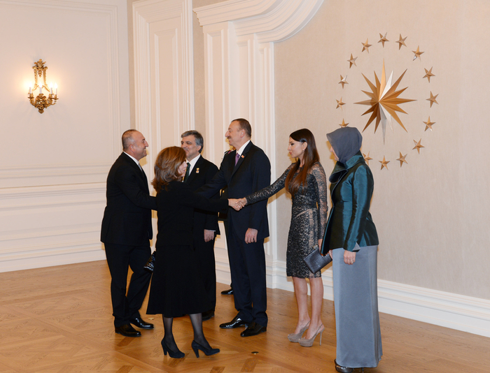 Azərbaycan Prezidenti və xanımının şərəfinə rəsmi nahar verilib (FOTO)