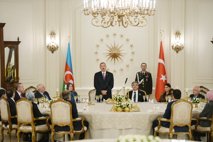 Azərbaycan Prezidenti və xanımının şərəfinə rəsmi nahar verilib (FOTO)