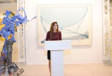 Leyla Əliyeva rəssam Lalla Essaydinin “Zaman və gözəllikdən kənar” adlı sərgisinin açılışında iştirak edib (FOTO)