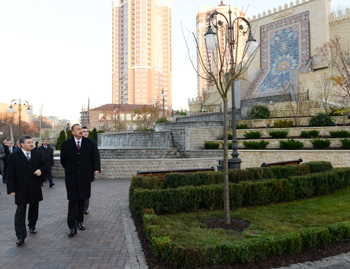Prezident İlham Əliyev Kiyevdəki Heydər Əliyev parkında görülən işlərlə tanış olub (FOTO)