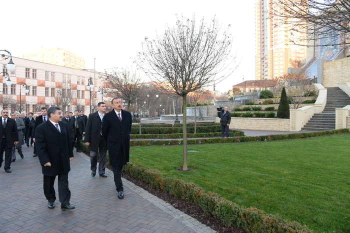 Prezident İlham Əliyev Kiyevdəki Heydər Əliyev parkında görülən işlərlə tanış olub (FOTO)