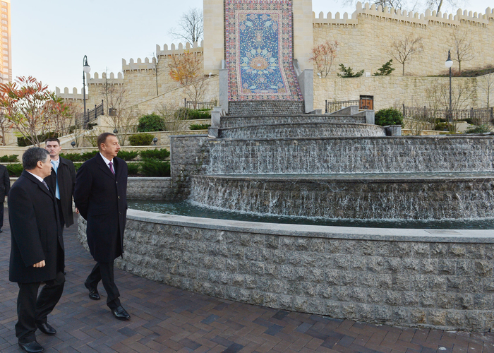 Prezident İlham Əliyev Kiyevdəki Heydər Əliyev parkında görülən işlərlə tanış olub (FOTO)