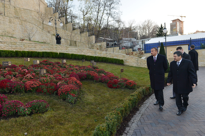 Prezident İlham Əliyev Kiyevdəki Heydər Əliyev parkında görülən işlərlə tanış olub (FOTO)
