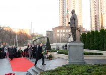Prezident İlham Əliyev Kiyevdəki Heydər Əliyev parkında görülən işlərlə tanış olub (FOTO)
