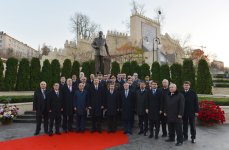 Prezident İlham Əliyev Kiyevdəki Heydər Əliyev parkında görülən işlərlə tanış olub (FOTO)