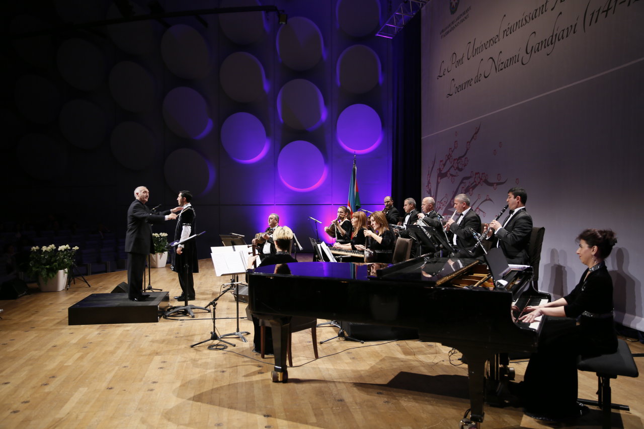 Heydər Əliyev Fondu Fransada Nizami Gəncəviyə həsr olunan növbəti sərgi və konsert təşkil edib (FOTO)