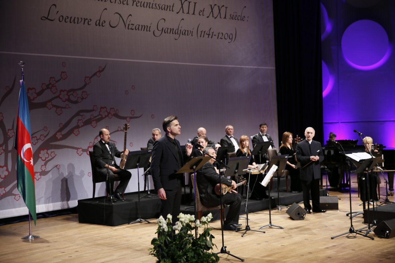 Heydər Əliyev Fondu Fransada Nizami Gəncəviyə həsr olunan növbəti sərgi və konsert təşkil edib (FOTO)