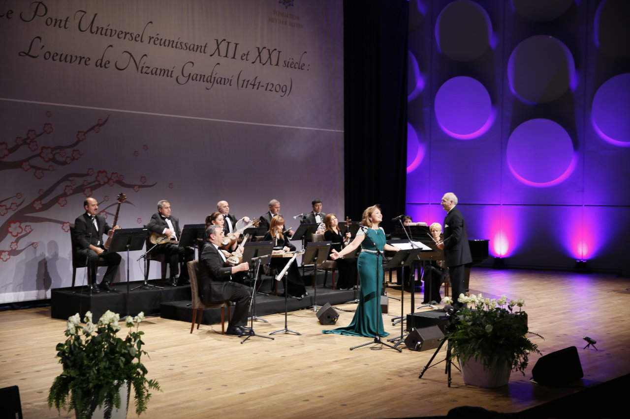 Heydər Əliyev Fondu Fransada Nizami Gəncəviyə həsr olunan növbəti sərgi və konsert təşkil edib (FOTO)
