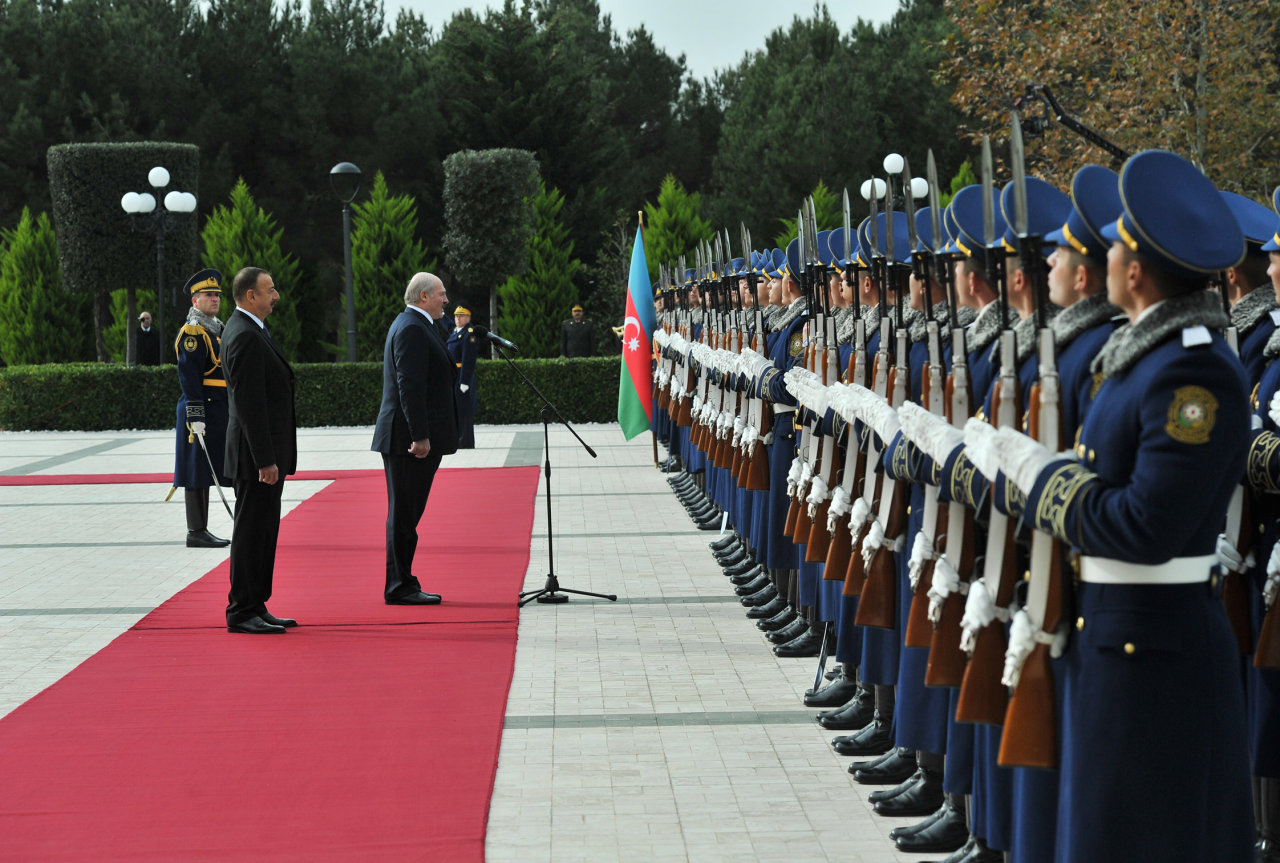 Azərbaycanda Belarus Prezidenti Aleksandr Lukaşenkonun rəsmi qarşılanma mərasimi olub (FOTO)