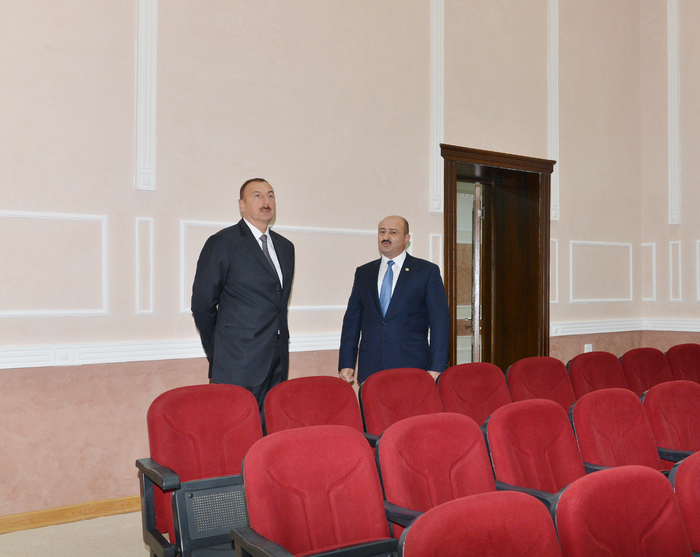 Prezident İlham Əliyev Səbail Rayon İcra Hakimiyyəti binasının əsaslı yenidənqurma işlərindən sonrakı vəziyyəti ilə tanış olub (FOTO)