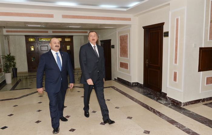 Prezident İlham Əliyev Səbail Rayon İcra Hakimiyyəti binasının əsaslı yenidənqurma işlərindən sonrakı vəziyyəti ilə tanış olub (FOTO)