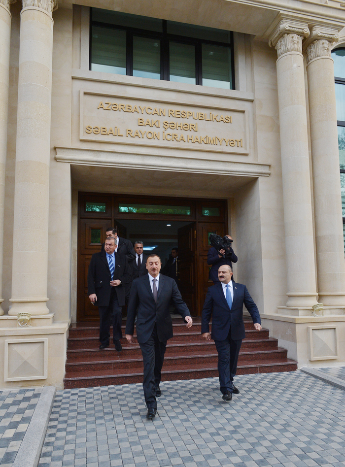 Prezident İlham Əliyev Səbail Rayon İcra Hakimiyyəti binasının əsaslı yenidənqurma işlərindən sonrakı vəziyyəti ilə tanış olub (FOTO)