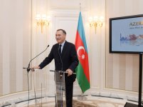 Parisdə təşkil edilmiş sərgidə Azərbaycanın birinci xanımı Mehriban Əliyeva iştirak etmişdir (FOTO)