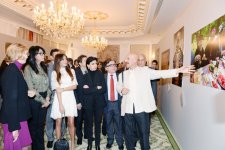 Parisdə təşkil edilmiş sərgidə Azərbaycanın birinci xanımı Mehriban Əliyeva iştirak etmişdir (FOTO)