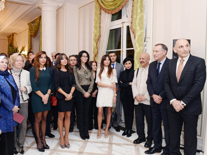 Parisdə təşkil edilmiş sərgidə Azərbaycanın birinci xanımı Mehriban Əliyeva iştirak etmişdir (FOTO)