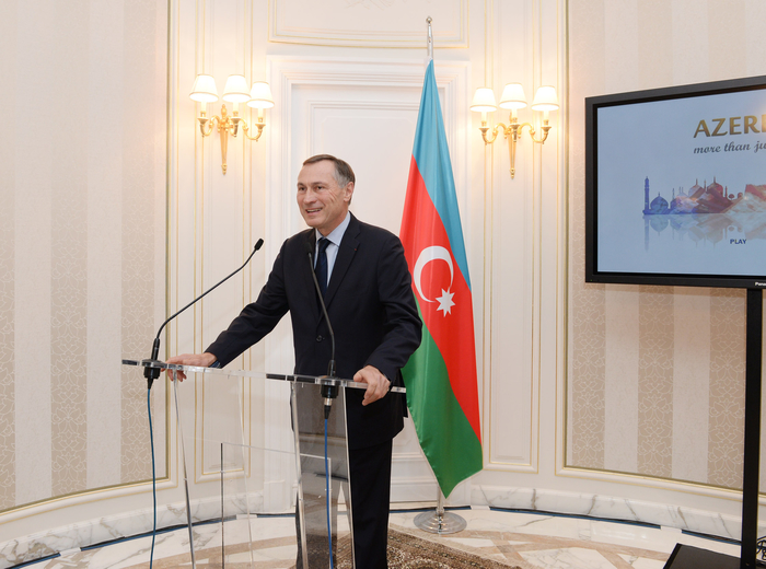Parisdə təşkil edilmiş sərgidə Azərbaycanın birinci xanımı Mehriban Əliyeva iştirak etmişdir (FOTO)