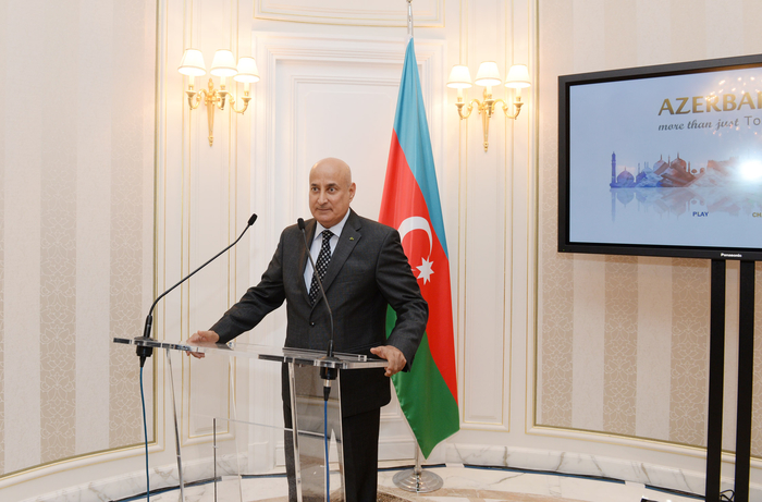 Parisdə təşkil edilmiş sərgidə Azərbaycanın birinci xanımı Mehriban Əliyeva iştirak etmişdir (FOTO)