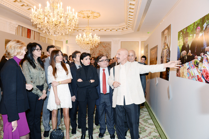 Parisdə təşkil edilmiş sərgidə Azərbaycanın birinci xanımı Mehriban Əliyeva iştirak etmişdir (FOTO)