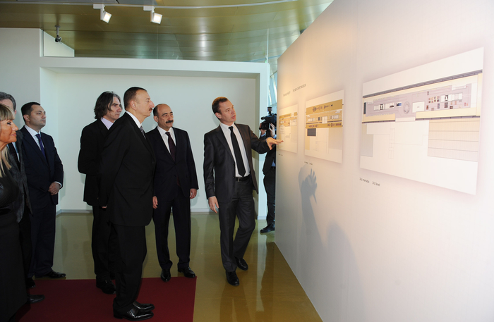 Prezident İlham Əliyev Xalça Muzeyinin yeni binasında sərgilərin tərtibatının təşkili ilə tanış olub (FOTO)