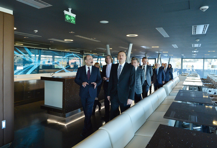 Prezident İlham Əliyev Xalça Muzeyinin yeni binasında sərgilərin tərtibatının təşkili ilə tanış olub (FOTO)