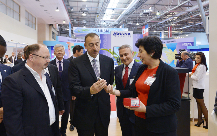 Prezident İlham Əliyev “BakuTel-2013” XIX Azərbaycan Beynəlxalq telekommunikasiya və informasiya texnologiyaları sərgisi ilə tanış olub (FOTO)