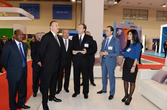 Prezident İlham Əliyev “BakuTel-2013” XIX Azərbaycan Beynəlxalq telekommunikasiya və informasiya texnologiyaları sərgisi ilə tanış olub (FOTO)