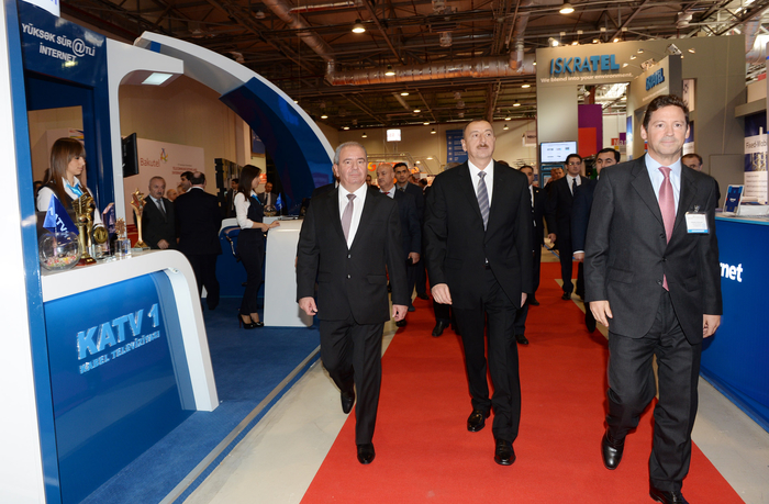 Prezident İlham Əliyev “BakuTel-2013” XIX Azərbaycan Beynəlxalq telekommunikasiya və informasiya texnologiyaları sərgisi ilə tanış olub (FOTO)